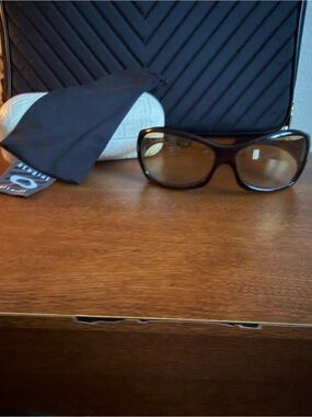 Oakley Brown Tinted Oversized Sunglasses